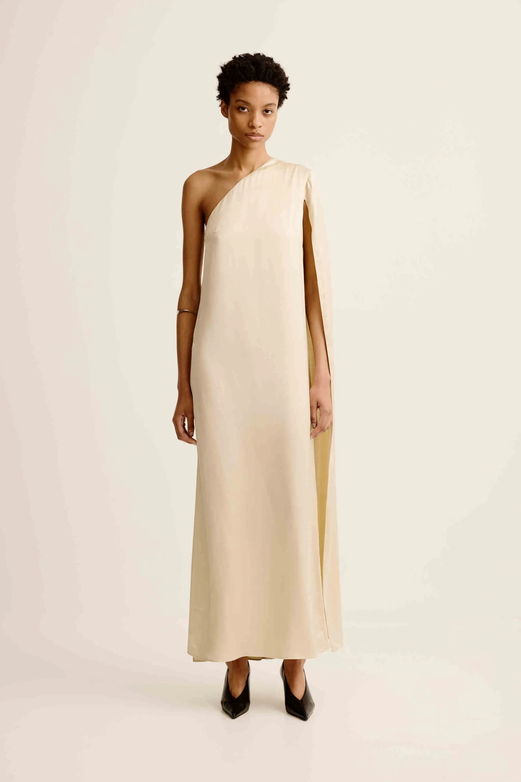 Olie Cape Dress | Oyster