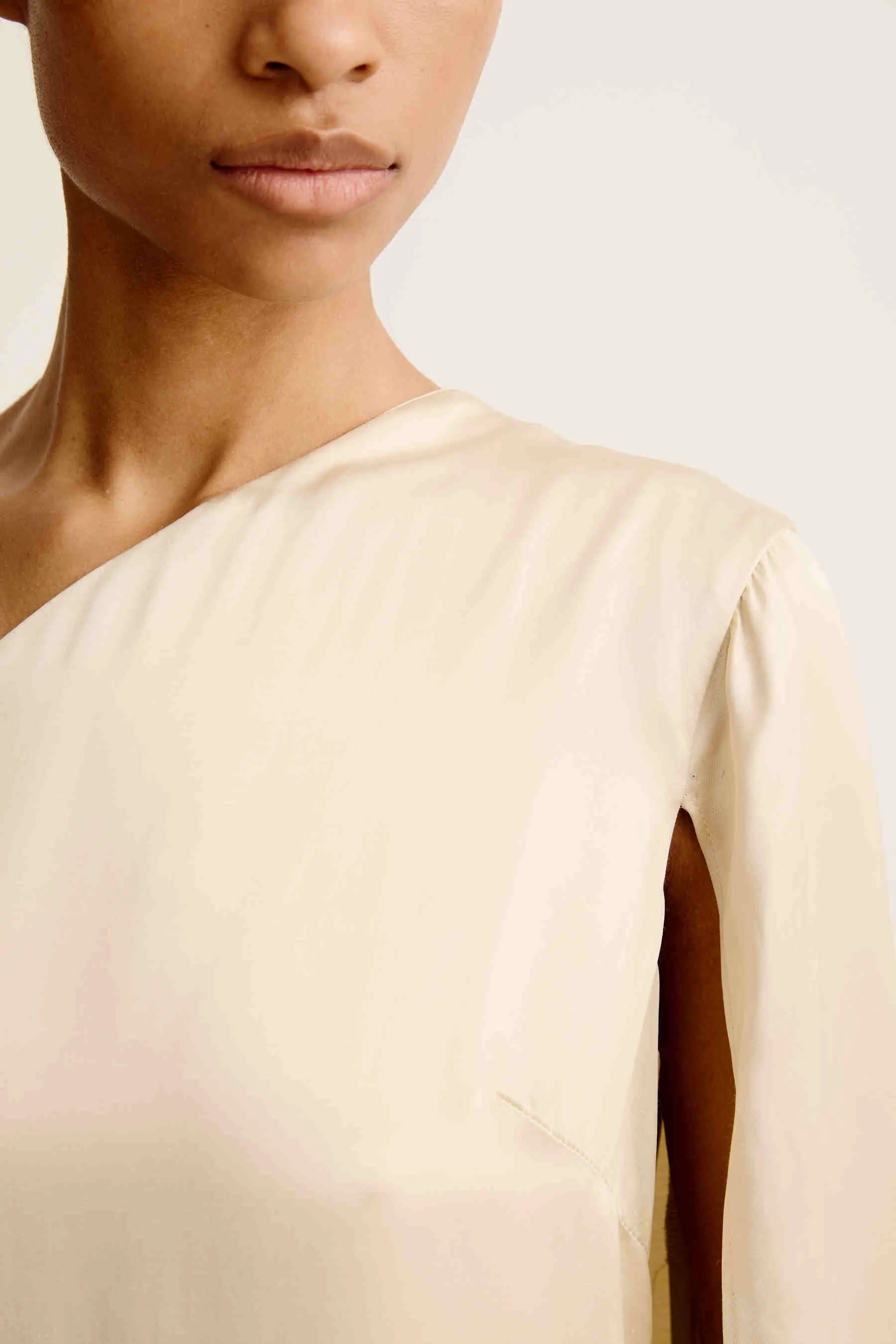 Olie Cape Dress | Oyster