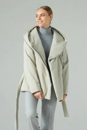 SHORT AND BELTED PUFFER JACKET WITH CAMEL WOOL LIGHT STONE