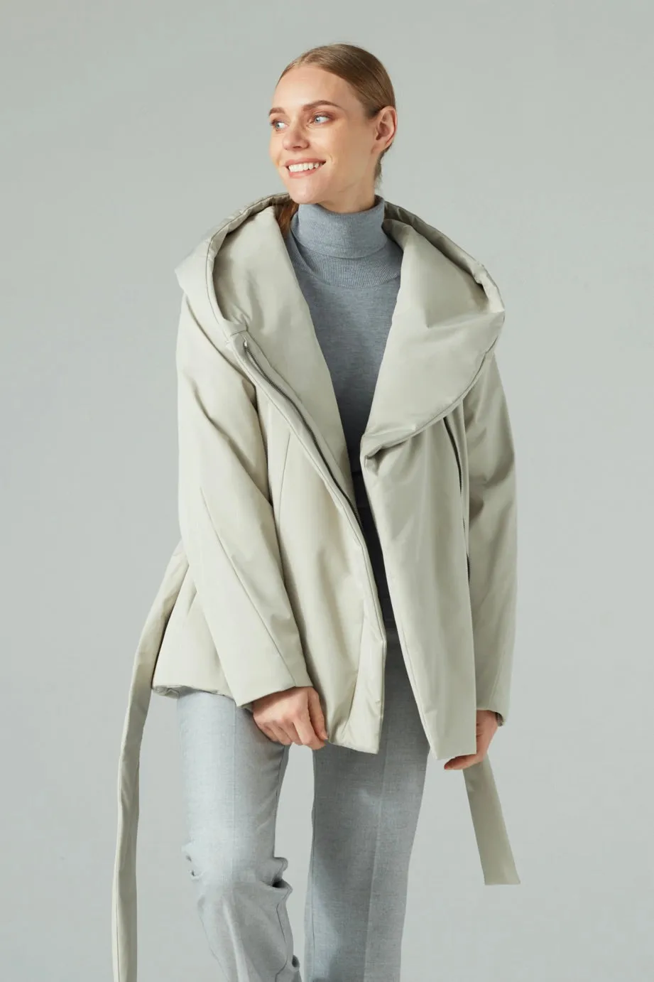 SHORT AND BELTED PUFFER JACKET WITH CAMEL WOOL LIGHT STONE